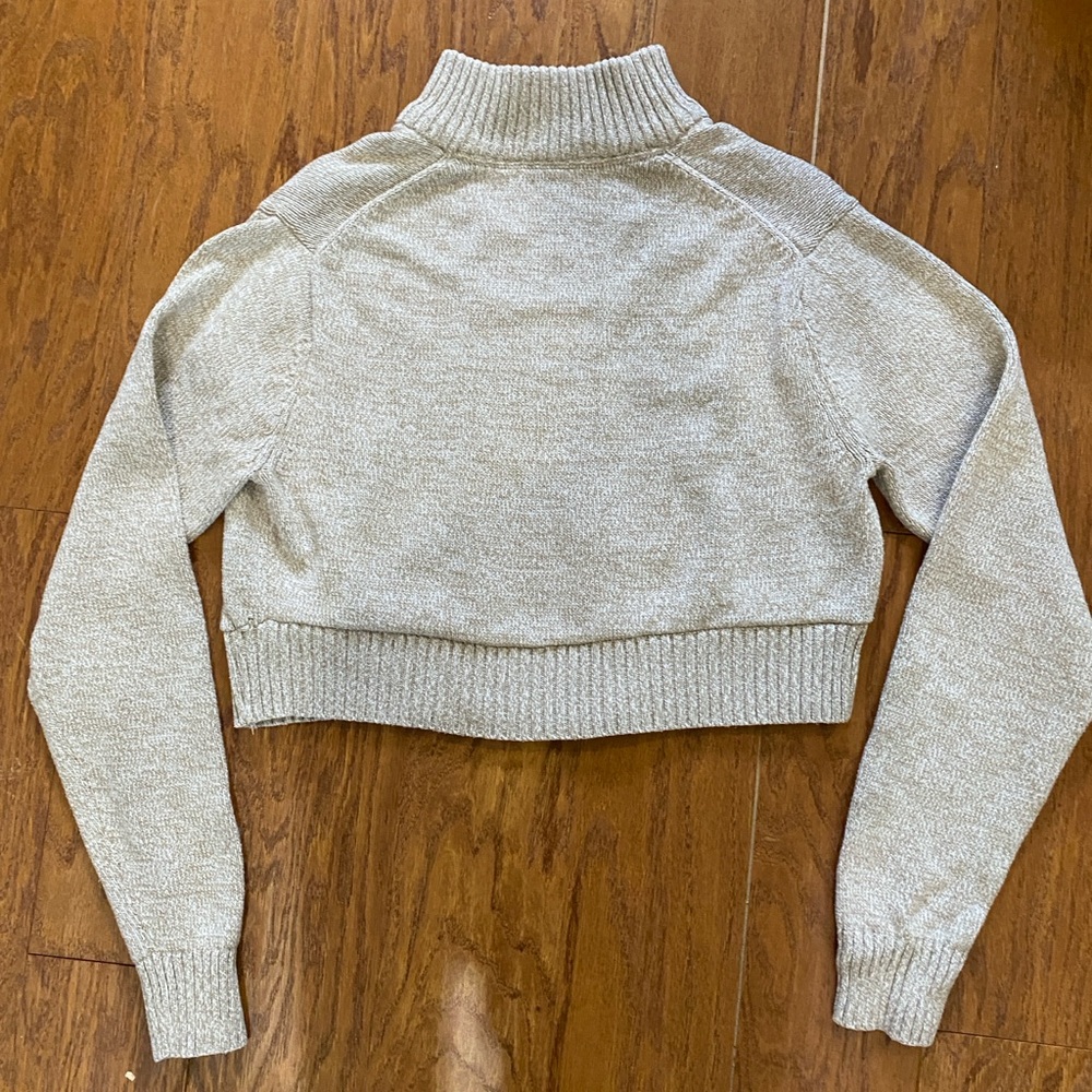 Cropped beige knitted turtle neck sweater